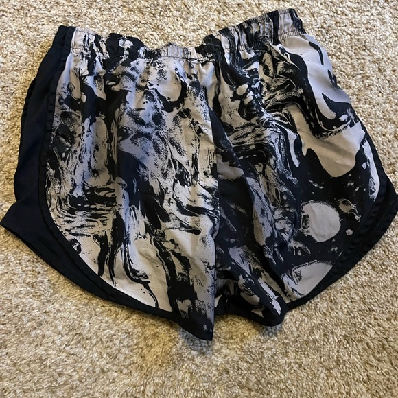 nike shorts - Picture 2 of 2
